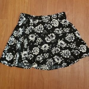 Black and white Floral mini skirt